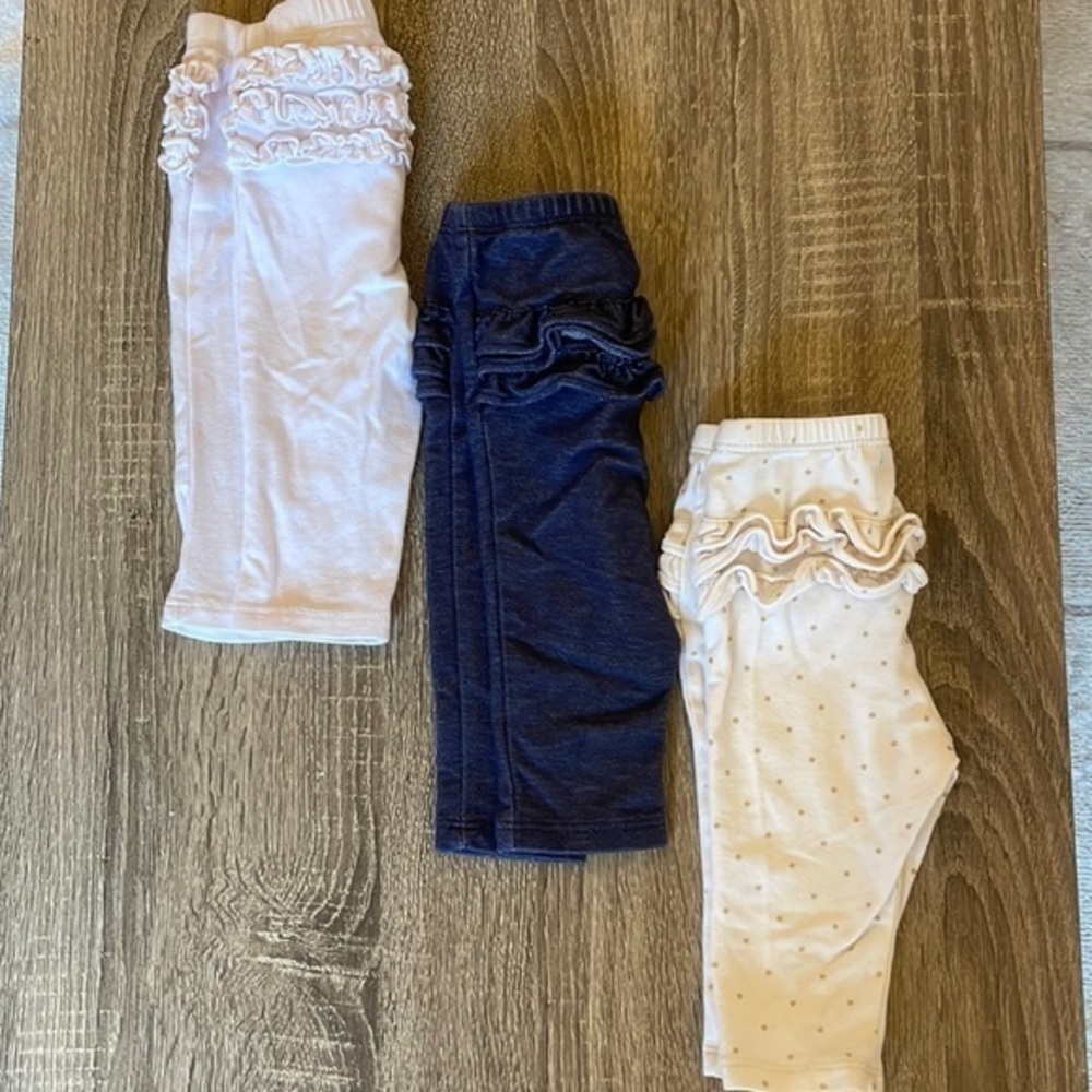 Old Navy Ruffle Bum Leggings Bundle, White,‎ White w/ Gold Metallic Dots & Denim